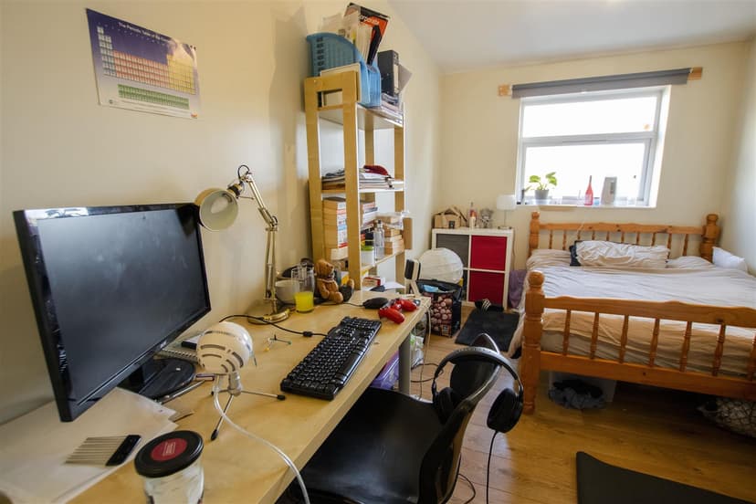 17, Heeley Road - Image 7