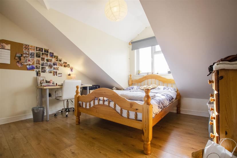 17, Heeley Road - Image 3