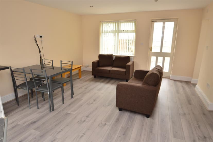 17, Humphrey Middlemore Drive - Image 7