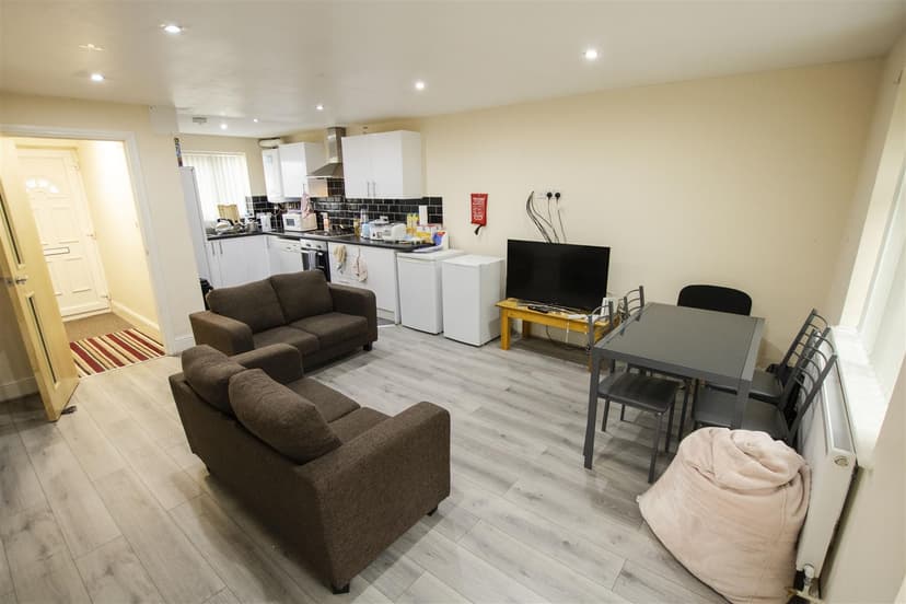 17, Humphrey Middlemore Drive - Image 3