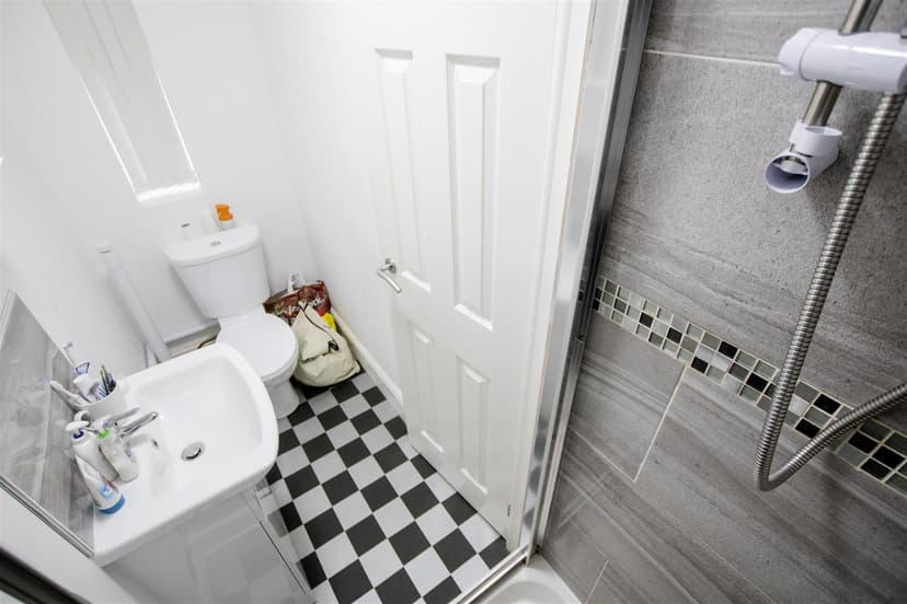 17, Humphrey Middlemore Drive - Image 2