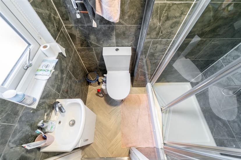 18, Gleave Road - Image 9