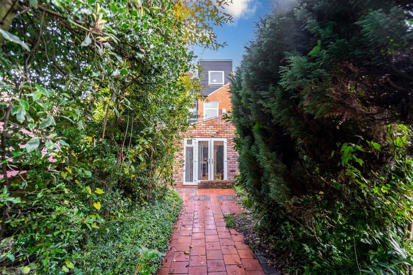 18, Gleave Road - Image 5