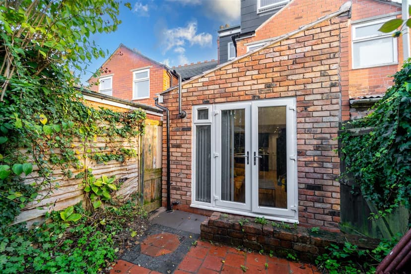 18, Gleave Road - Image 3