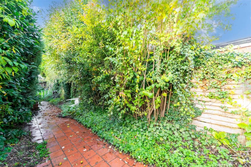 18, Gleave Road - Image 2