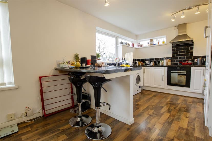 Flat 17, Edencroft, Wheeleys Road - Image 6
