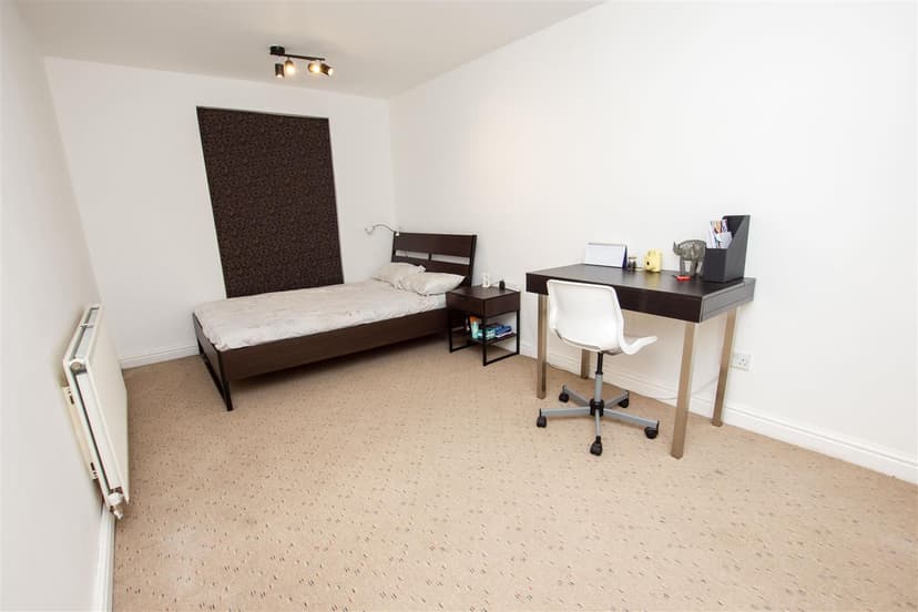 4, Seymour Close - Image 2