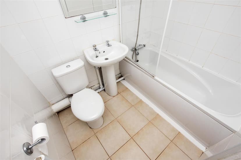 4, Seymour Close - Image 1