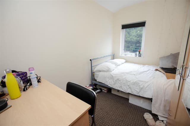 178, Hubert Road - Image 4