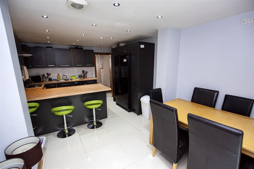 210, Hubert Road - Image 10