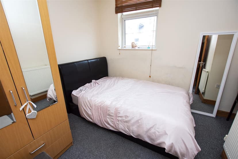 210, Hubert Road - Image 7