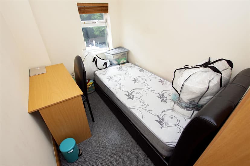 210, Hubert Road - Image 6