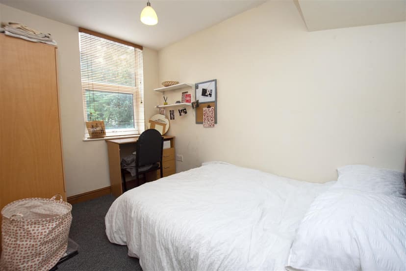 210, Hubert Road - Image 5