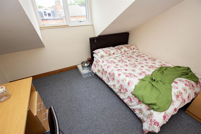 210, Hubert Road - Image 4