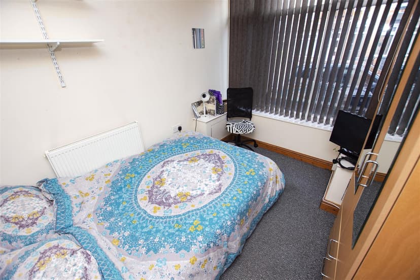 210, Hubert Road - Image 3