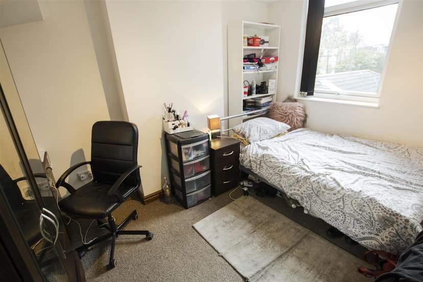 234, Hubert Road - Image 8