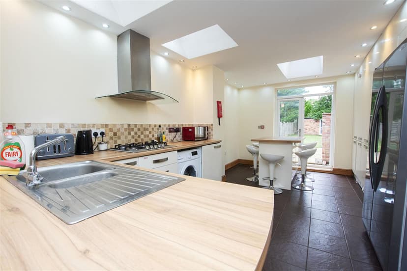 252, Hubert Road - Image 11