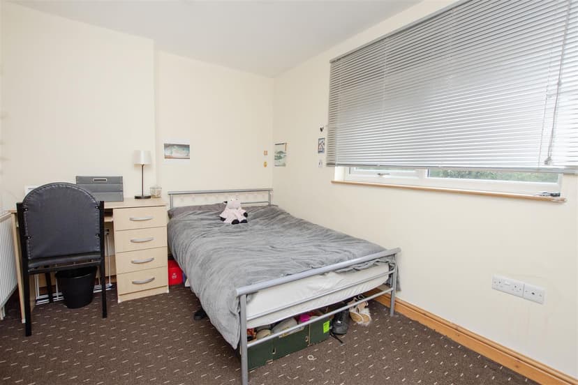 252, Hubert Road - Image 5