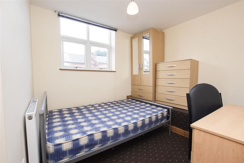 252, Hubert Road - Image 4