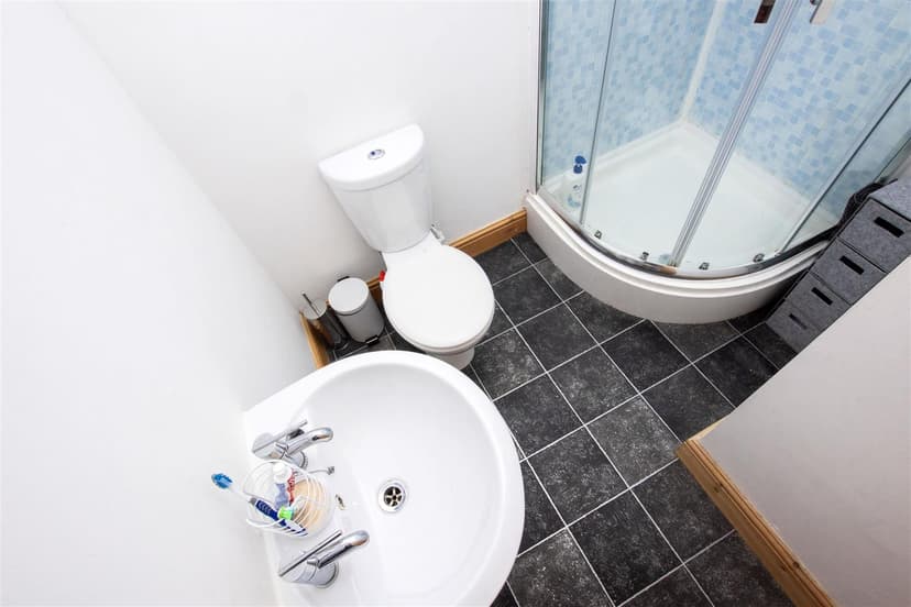 252, Hubert Road - Image 3