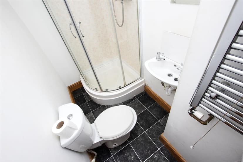 252, Hubert Road - Image 2