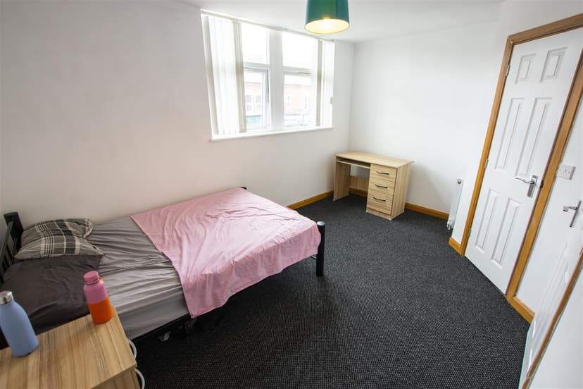 86, Raddlebarn Road - Image 24