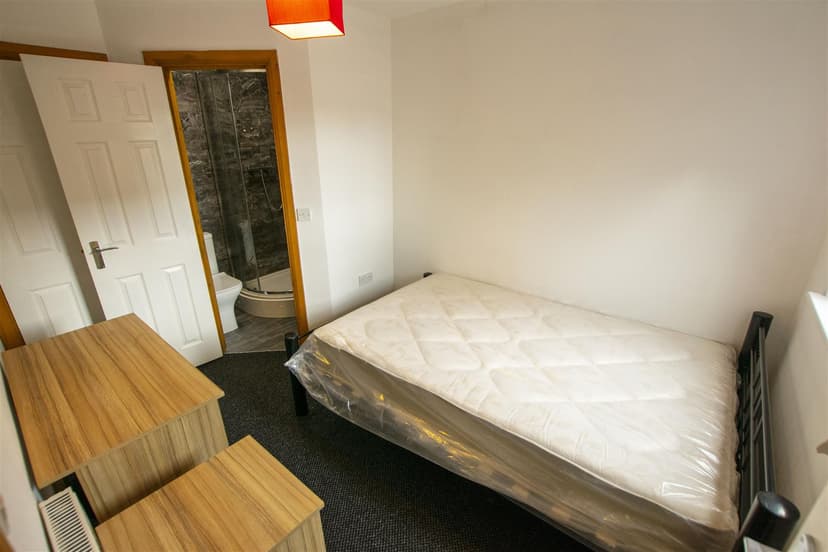 86, Raddlebarn Road - Image 19