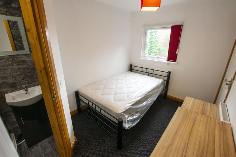 86, Raddlebarn Road - Image 18