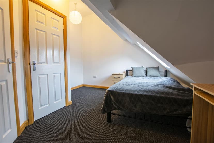 86, Raddlebarn Road - Image 16