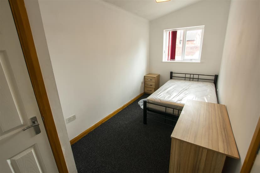 86, Raddlebarn Road - Image 14