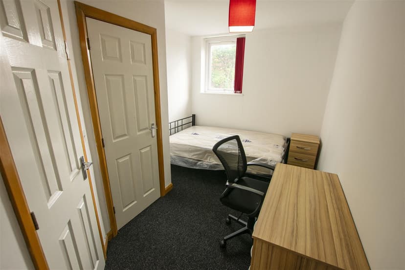 86, Raddlebarn Road - Image 12