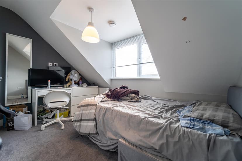 6, Coronation Road - Image 25
