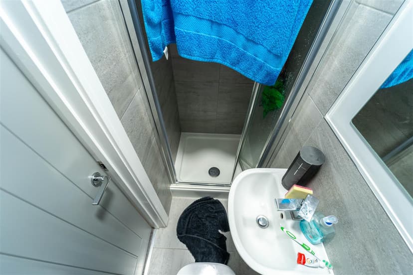 6, Coronation Road - Image 5