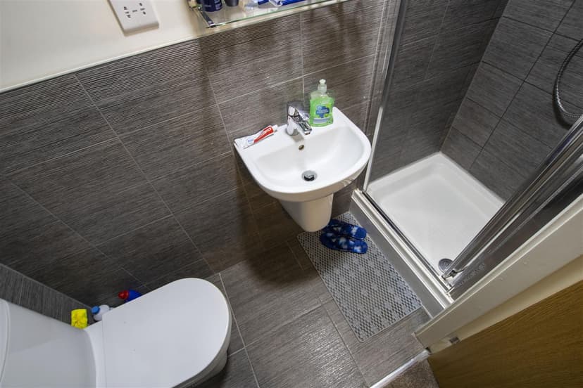 22, George Road - Image 2