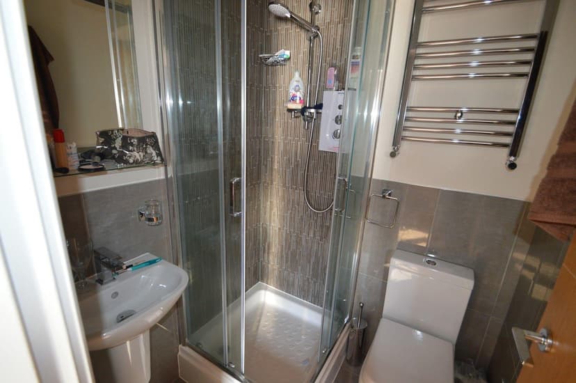 209, Hubert Road - Image 9