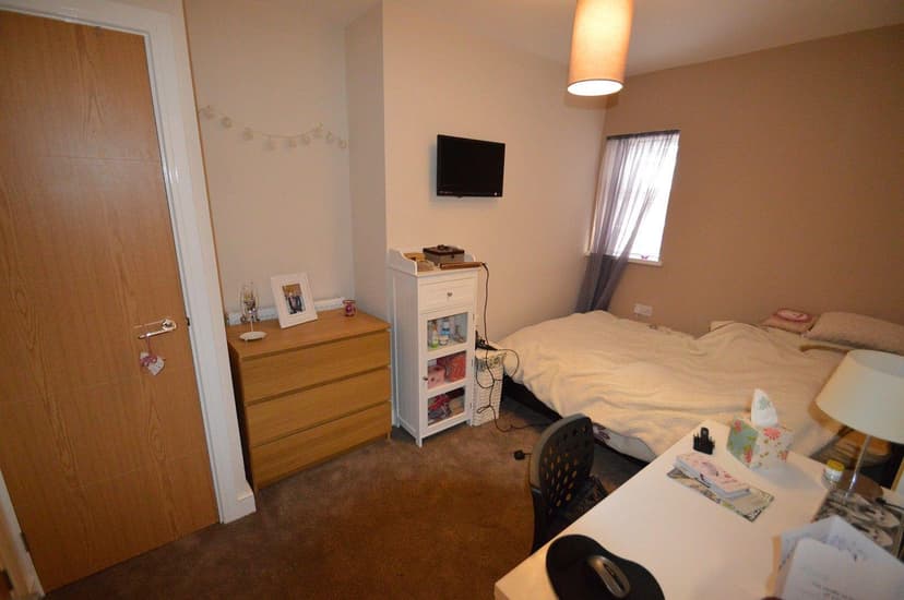 209, Hubert Road - Image 8