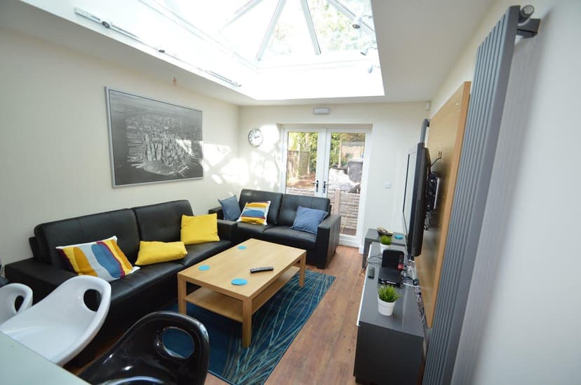 209, Hubert Road - Image 3