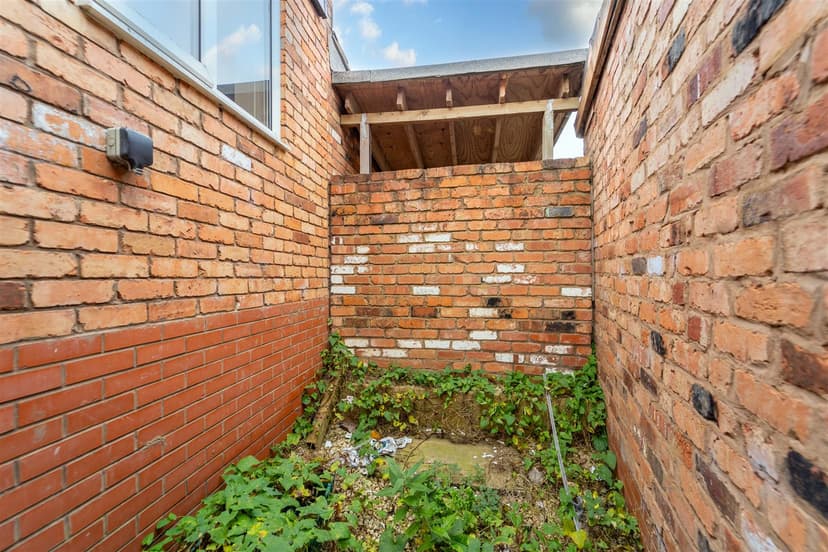 163, Tiverton Road - Image 2