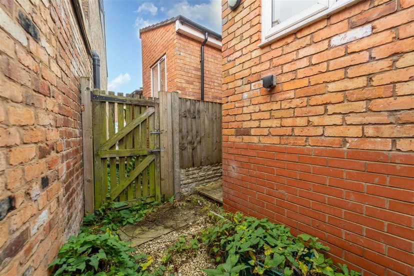 163, Tiverton Road - Image 1