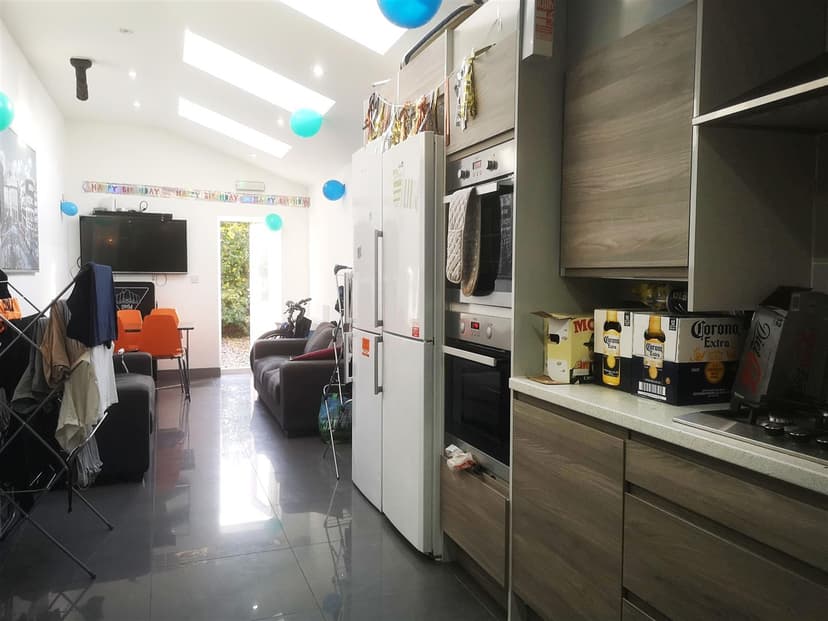 19, Coronation Road - Image 8