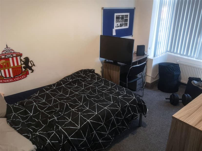 19, Coronation Road - Image 7