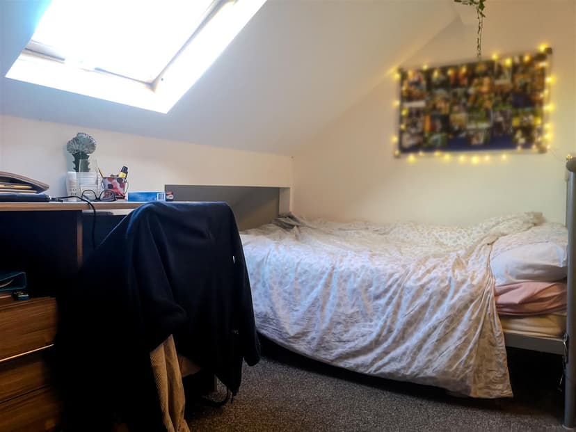 19, Coronation Road - Image 3