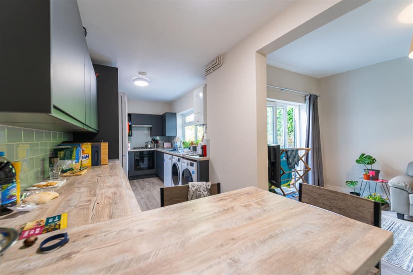 6A, Coronation Road - Image 25