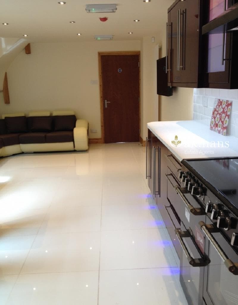 180, Hubert Road - Image 3