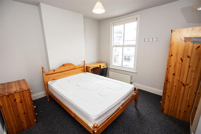 198, Hubert Road - Image 5