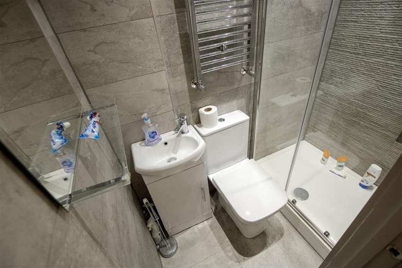 179, Tiverton Road - Image 2