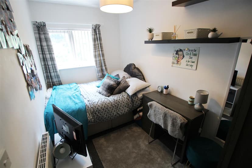 240, Heeley Road - Image 4