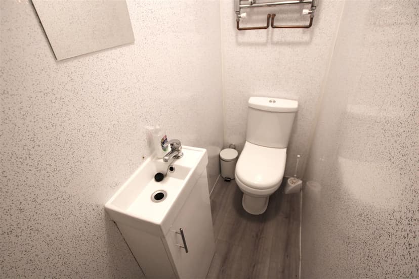 240, Heeley Road - Image 2