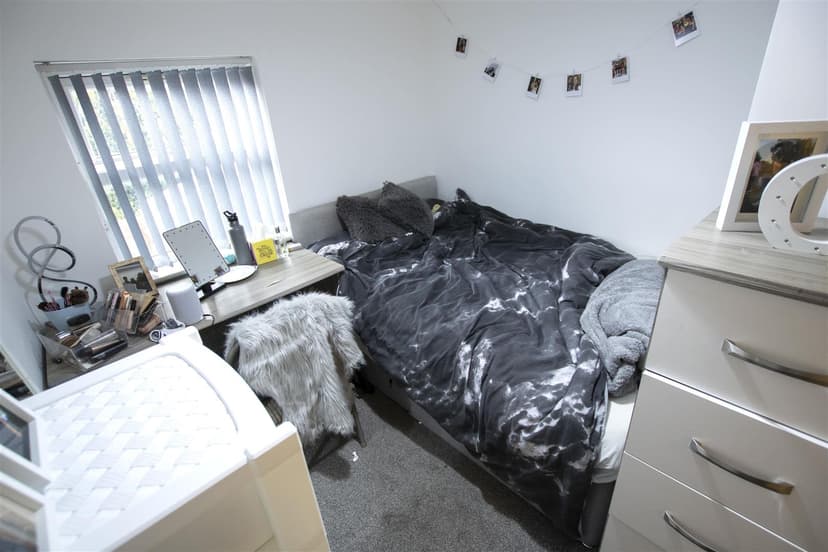 36, Luton Road - Image 6