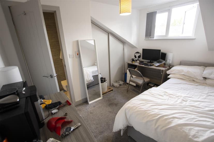 36, Luton Road - Image 4